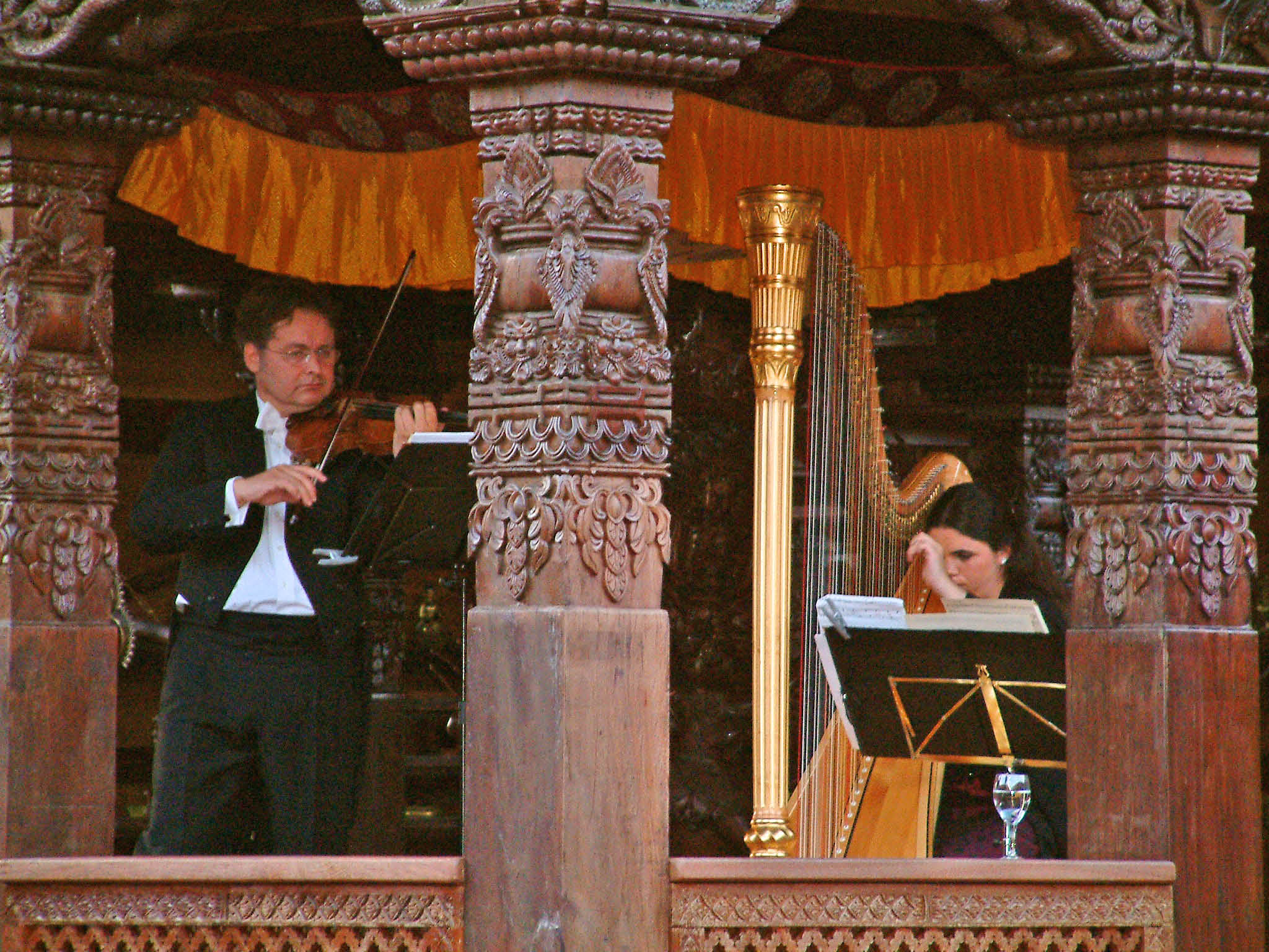 Benefiz-Konzert im Nepal-Pavillion 2004